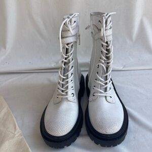 New ! 9.5 Tory Burch White LogoLeather Ankle BootiesT Hardware Crackle Combat